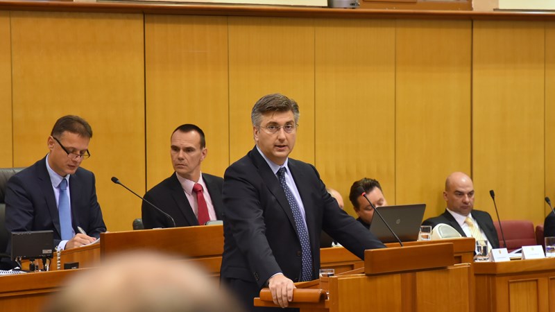 Predsjednik Vlade Andrej Plenković predstavio u Hrvatskom saboru opće okvire Prijedloga državnog proračuna  za 2018. 